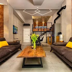 https://industrial-style-2bd-loft-with-parking-spot.plovdiv-hotels.com